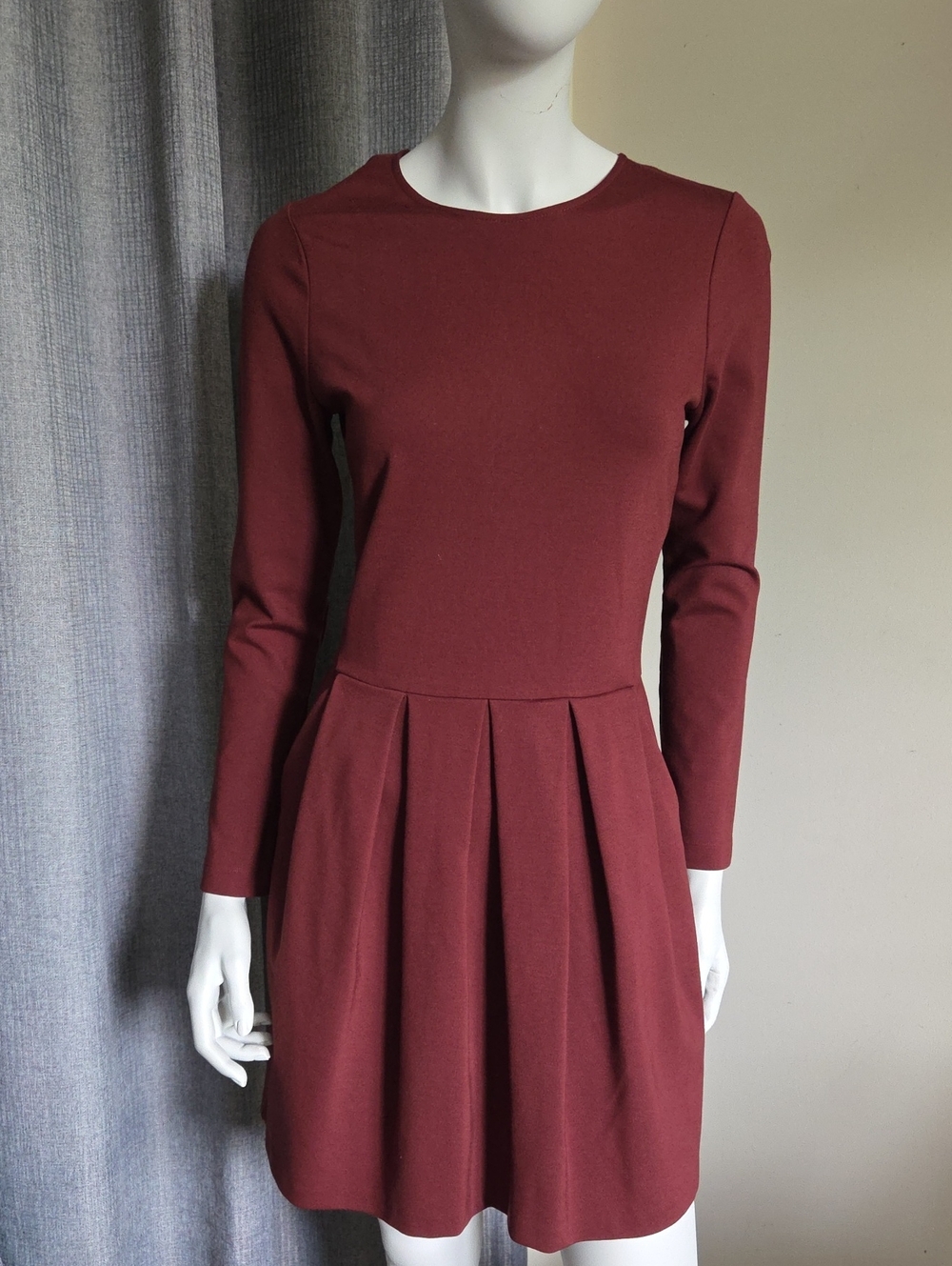 Aritzia Sunday Best Tartine Long-Sleeve Pleated Dress w Pockets in Burgundy